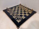ENSEMBLE ECHECS METAL OR/ARGENT GUERRIER PLATEAU 36CM  BLEU – Image 4