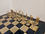 ENSEMBLE ECHECS METAL OR/ARGENT GUERRIER PLATEAU 36CM  BLEU – Image 5