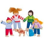 Poupées articulées d'une Famille au camping